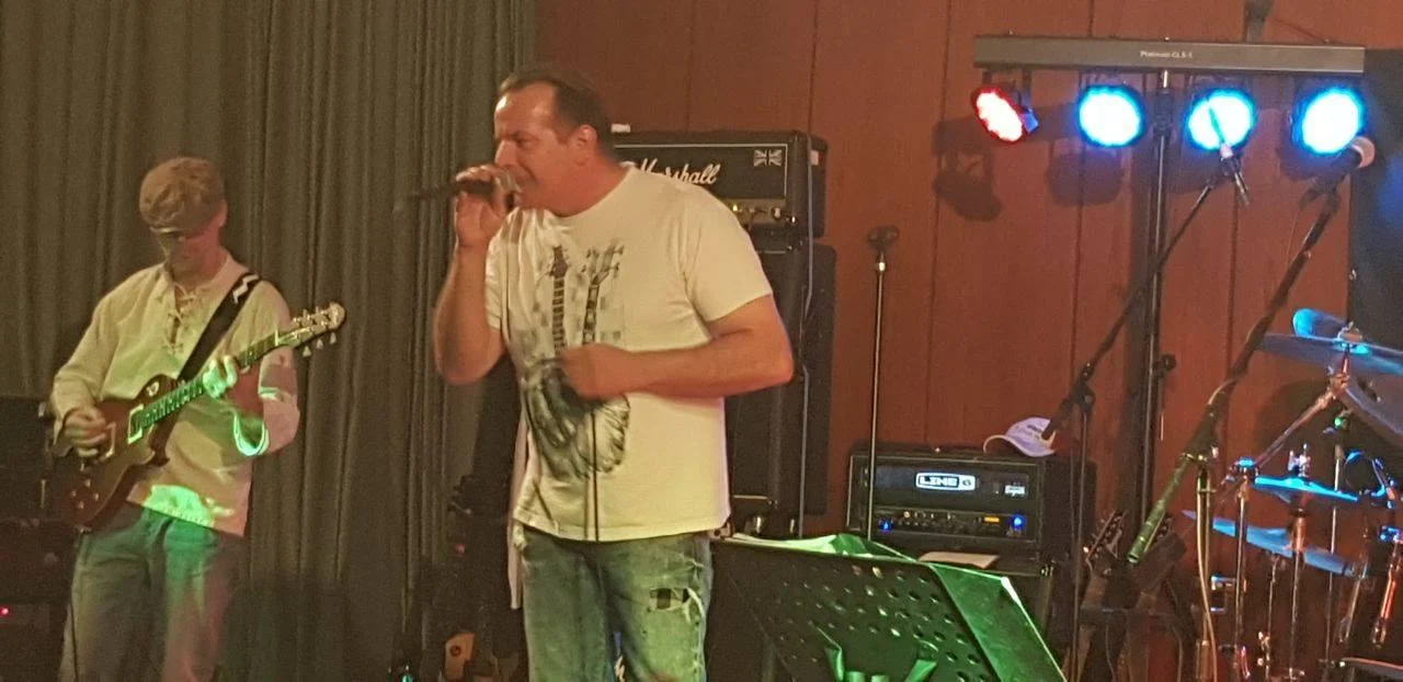Gitarrist und Sänger bei Rock in Unterrath
